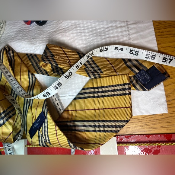 Mens BURBERRY NOVA CHECK 💯% Silk Tie!👔Like NEW🔥Freshly Cleaned🎁Great Gift!🎁 - Picture 11 of 13